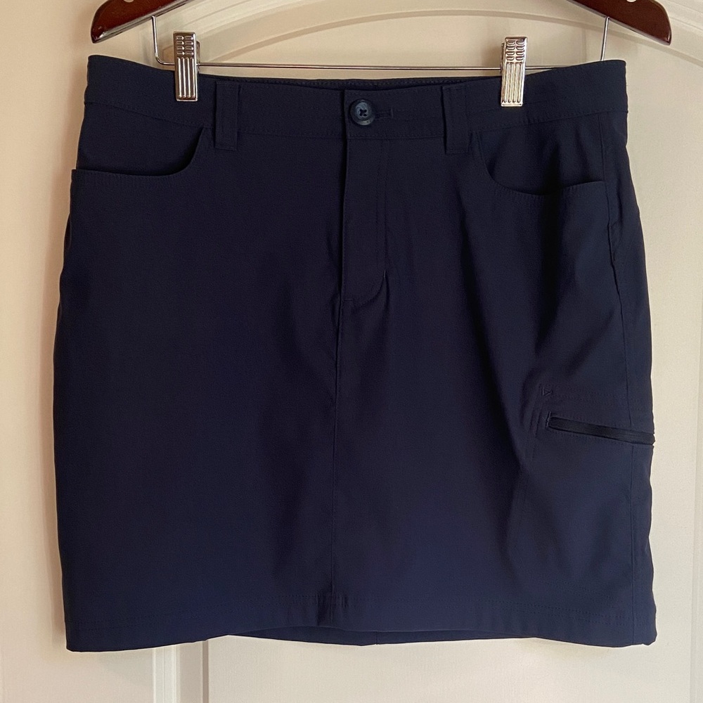 Eddie Bauer Navy Skort
Size 10